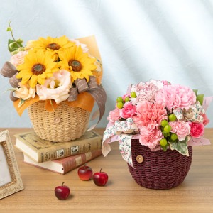 フラワーアレンジメント／華やか／母の日の贈り物やお飾りにいかがですか✿*: 母の日のお花 【ボックスフラワーアレンジメント mother pink