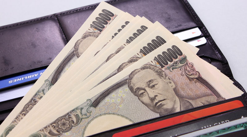 敬老の日プレゼント相場は、「3,000円～1万円」