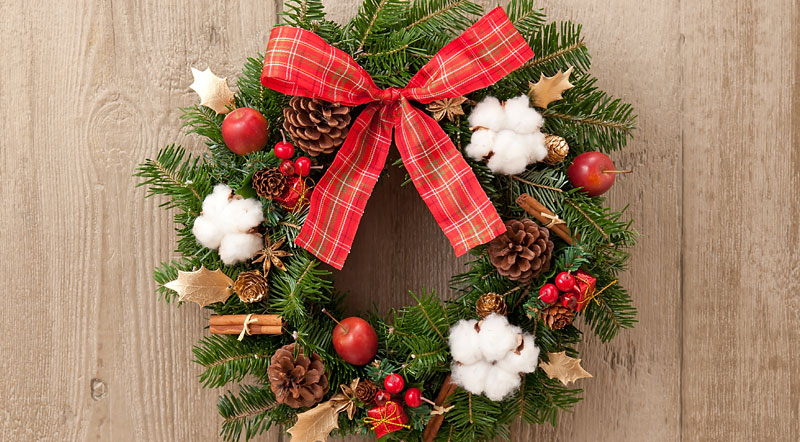 手軽に飾れるクリスマスリースの由来│クリスマスプレゼント・ギフト特集2020｜イイハナ